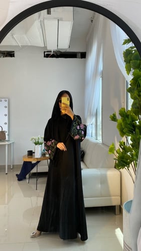 عباية مطرزه ورود