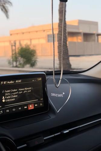 تعليقة قلب اكريلك مع تخصيص عبارة