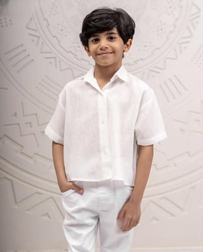 قميص كتان بتطريز شعار سيفين ونخلة