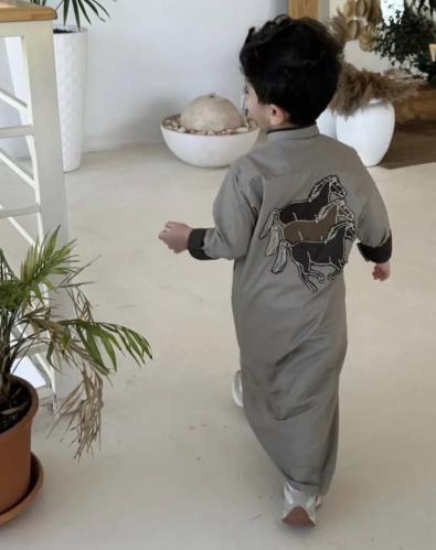 ثوب الاحصنة بتصميم أنيقة