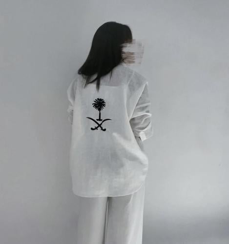 قميص لينن بتطريز سيفين ونخلة