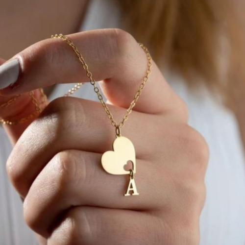 سلسال قلب داخل قلب مع حرف تعليق