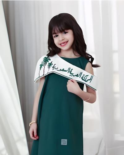 فستان أخضر شعار المملكة