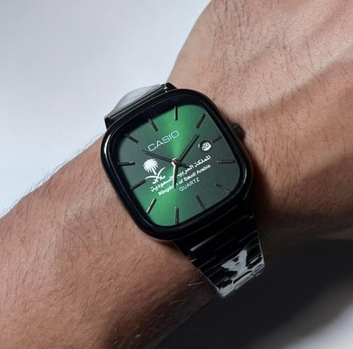 ساعة كاسيو بشعار المملكة الالوان ( أسود - أخضر )