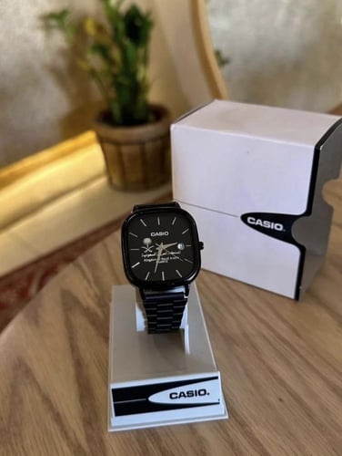 ساعة كاسيو بشعار المملكة لون الساعة ( أسود )