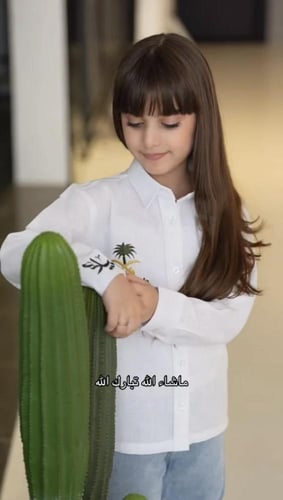 قميص كتان بتطريز شعار سيفين ونخلة