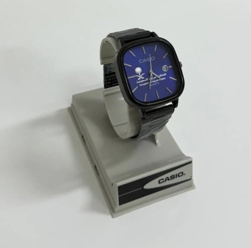 ساعة كاسيو بشعار المملكة الالوان ( أسود - أزرق )