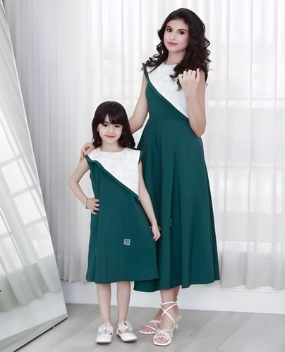 فستان أخضر شعار المملكة