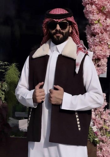 سديري عنابي فرو داخلي وقلاب ابيض “جوخ"