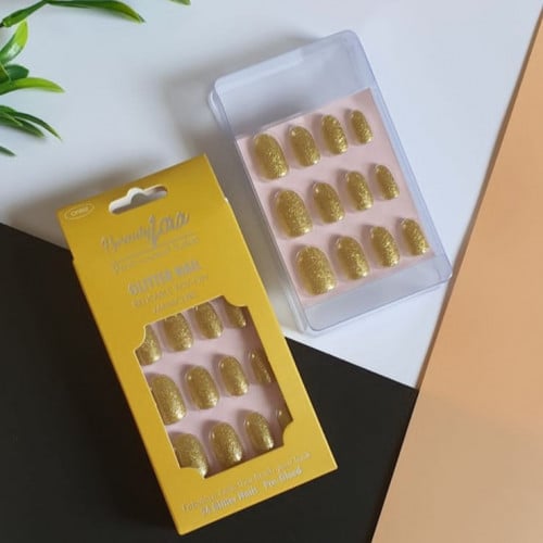 أظافر لاصقه