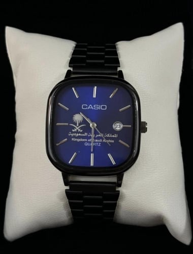 ساعة كاسيو بشعار المملكة الالوان ( أسود - أزرق )