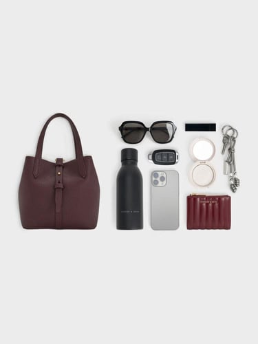 حقيبة دلو تشارلز اند كيث - أحمر عنابي