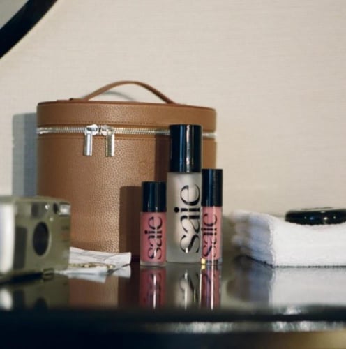 حقيبة ميكب ساي من براند saie الحجم الصغير مع إضاءة