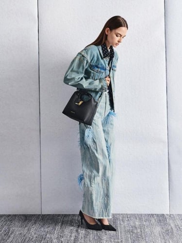 حقيبة كتف دلو ماركة تشارلز آند كيث