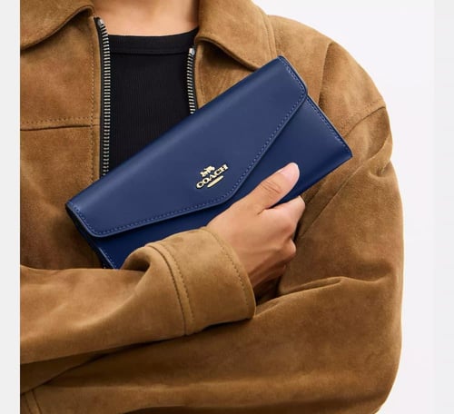 محفظة كلير مع سلسلة ماركة كوتش