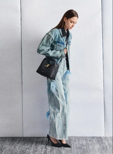 حقيبة كتف دلو ماركة تشارلز آند كيث