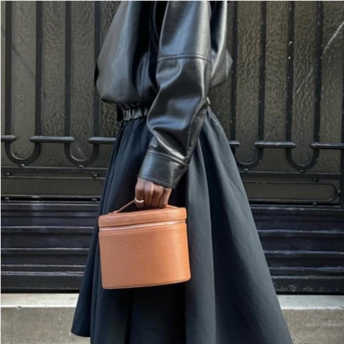 حقيبة ميكب ساي من براند saie الحجم الصغير مع إضاءة