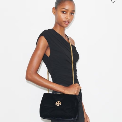 حقيبة كتف صغيرة من المخمل المبطن بنقشة ماسية من كي...