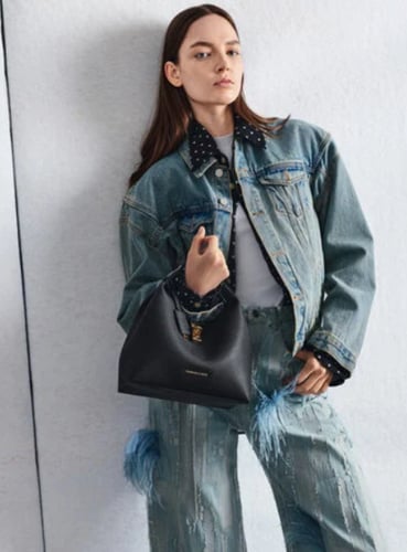 حقيبة كتف دلو ماركة تشارلز آند كيث