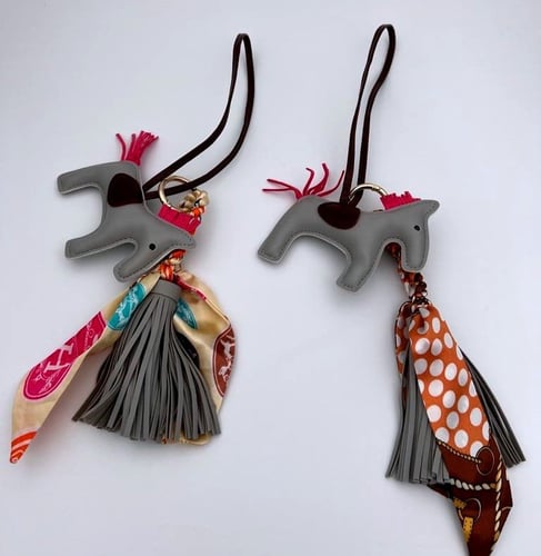 تعليقة حصان و سكارف لشنط - متعدد الالوان