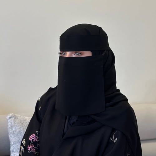 نقاب وسط مطاط مايل