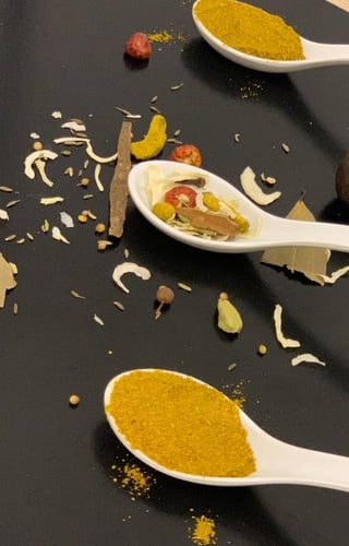 بوكس بهار كبير 12 حبه من كل نوع 4 حبات