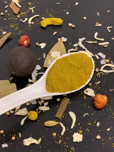 بوكس بهار كبير 12 حبه من كل نوع 4 حبات