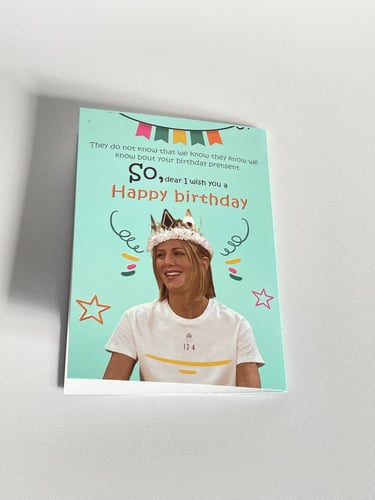 بطاقة تهنئة بيوم الميلاد بعبارة مقتبسة من مسلسل فر...