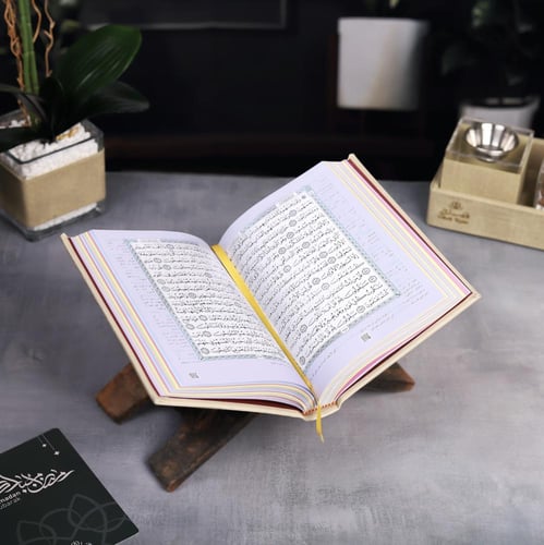 بوكس السجادة (أوف وايت)