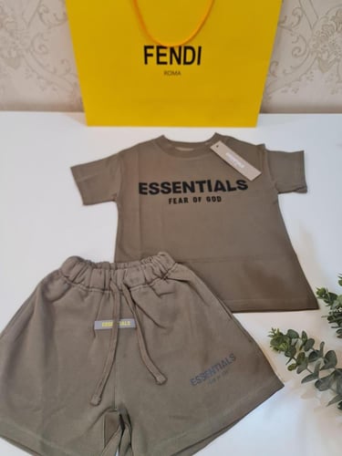 طقم من قطعتين أنيق (اللون مائل للبني )