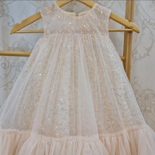 فستان بناتي من طبقات التل الفخمه جدا