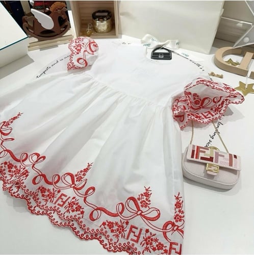 فستان بناتي أبيض مطرز قطن بتفاصيل انيقه باللون الا...