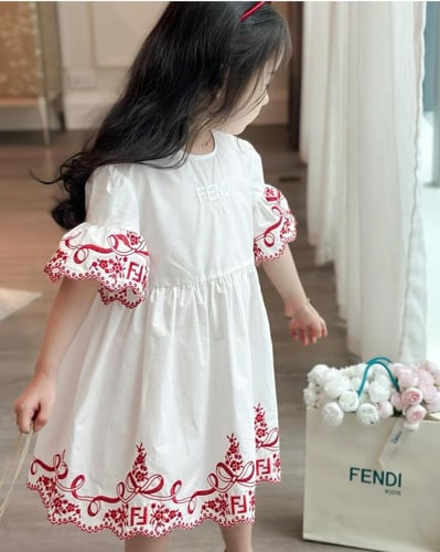 فستان بناتي أبيض مطرز قطن بتفاصيل انيقه باللون الا...