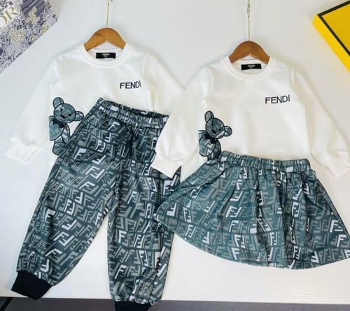 طقم من قطعتين اللون زيتي