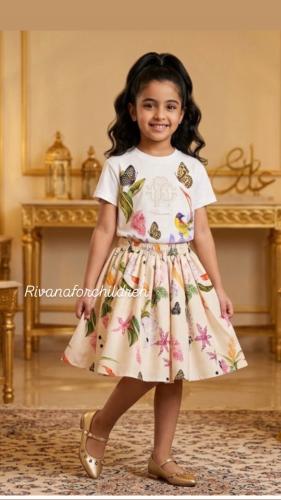 تيور بناتي من قطعتين وتنورة بطبعات الزهور