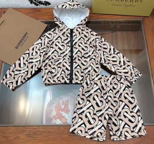 طقم من قطعتين