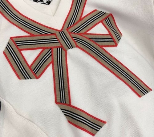 بلوزه بناتي بتفاصيل جميلة