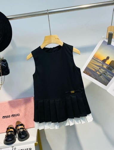 فستان بناتي ناعم وأنيق