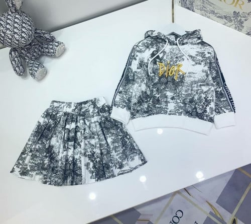 تيور من قطعتين بنقشات جميلة باللون الاسود