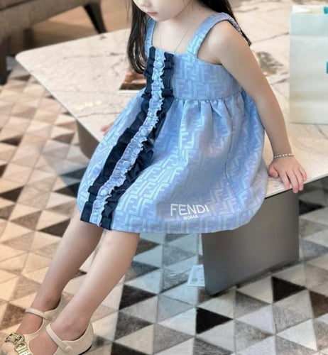 فستان بناتي ناعم وأنيق