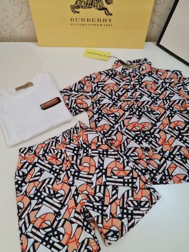 طقم أنيق جدا وفخم من ثلاث قطع