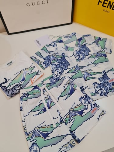 طقم أنيق جدا ومميز من ثلاث قطع