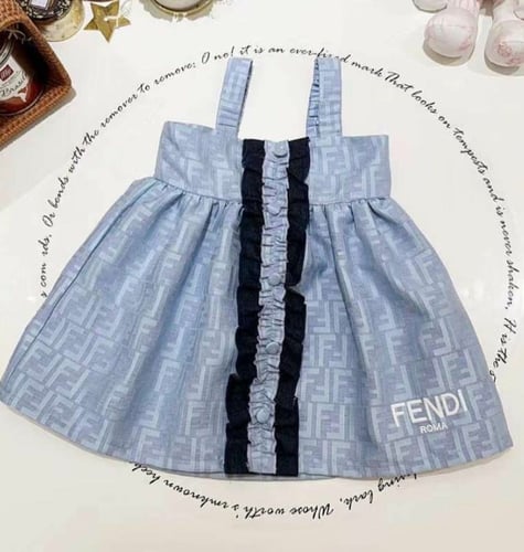 فستان بناتي ناعم وأنيق