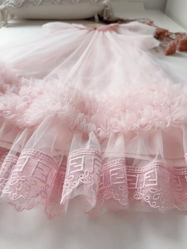 فستان تل بناتي باللون الوردي المميز