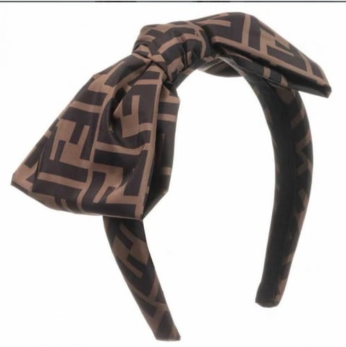 طوق جميل يتلبس بطريقتين مع الفيونكه او بدونها