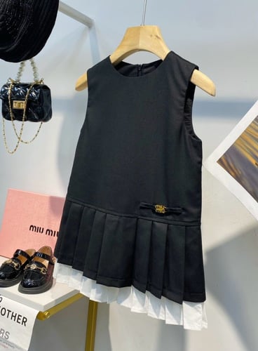 فستان بناتي ناعم وأنيق