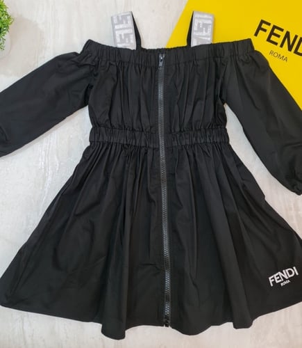 فستان بناتي اسود بتفاصيل جميله