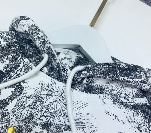 تيور من قطعتين بنقشات جميلة باللون الاسود