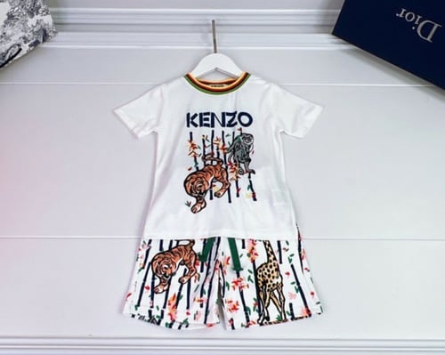 طقم شورت ولادي جميل جدا من قطعتين