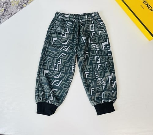 طقم من قطعتين اللون زيتي